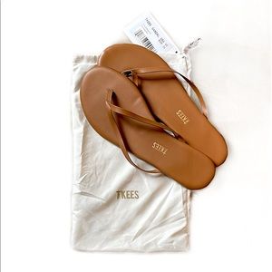 Tkees Foundation Matte Flip Flops in Au Naturale. Size 8. Never been worn!